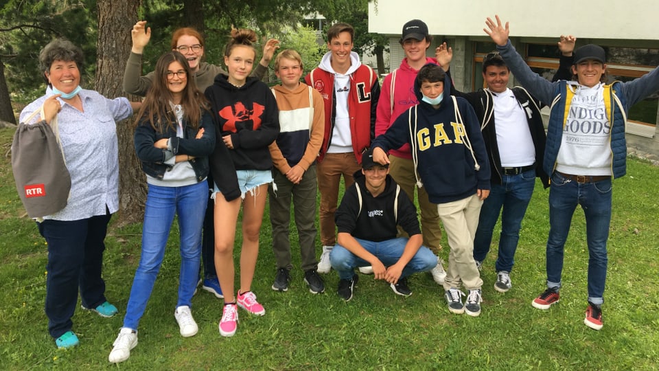 Igl è sta.... spezial! Scolaras e scolars da la 2. secundara da Samedan cun la magistra Karin Näf.