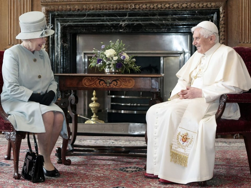la queen elisabeta II e benedetg XVI