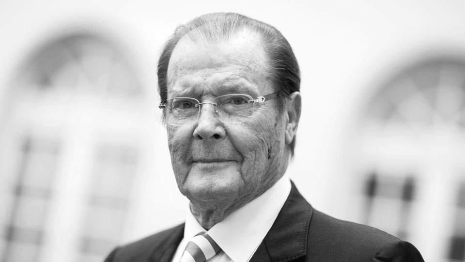 Roger Moore.