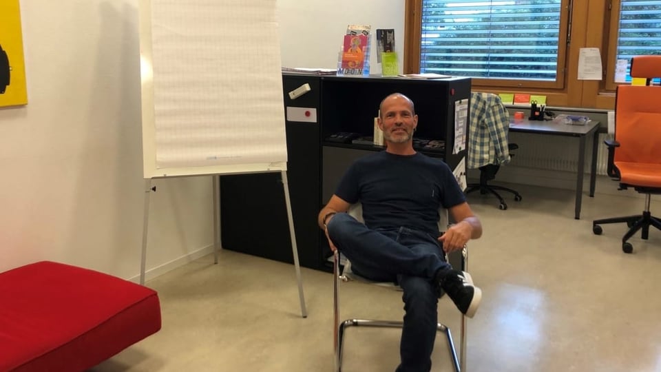 Marco Massarini In um cun resti stgir che sesa. Davos in biro. Da vart saniestra in flipchart.