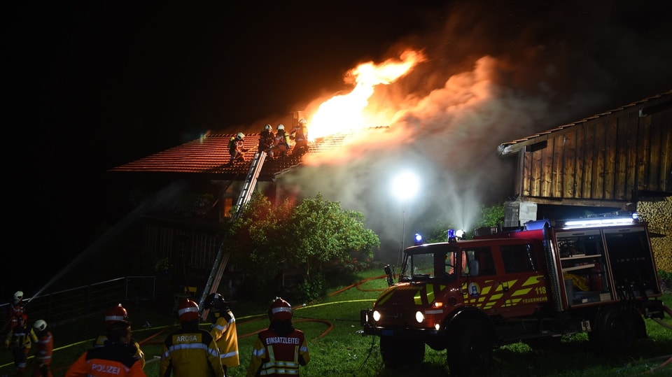 Hausbrand nach Blitzeinschlag in Langwies Arosa
