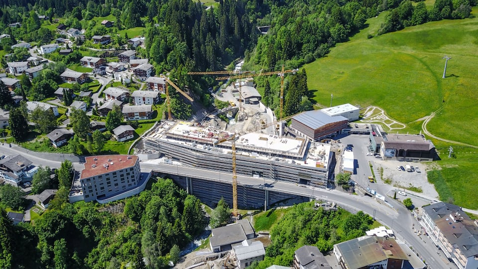 Il nov center Stenna vegn construì gist dasper la punt amez Flem.