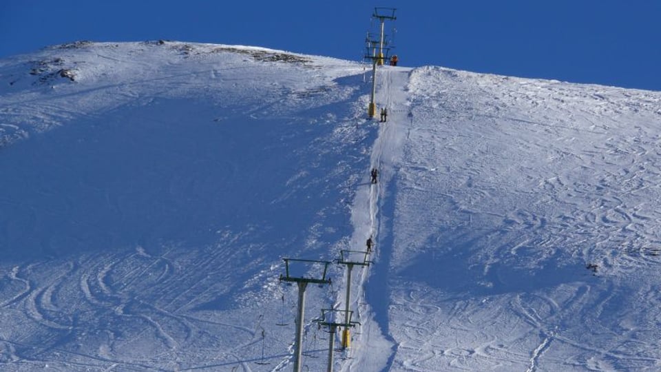 Il Piz Darlux cun runal da skis