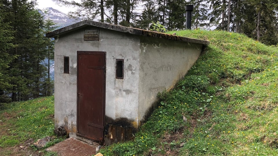 Ein altes Reservoirgebäude, das saniert werden muss.