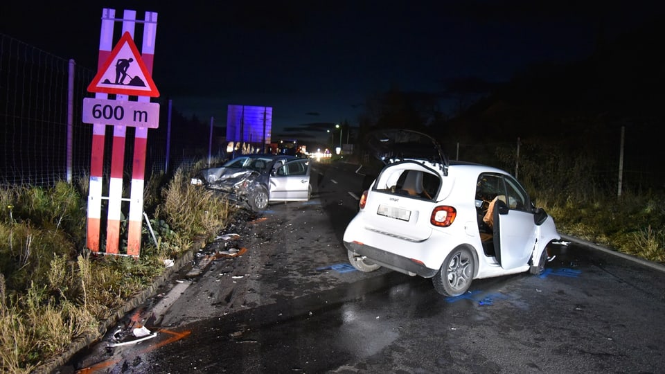 Dus autos suenter ina collisiun frontala. 