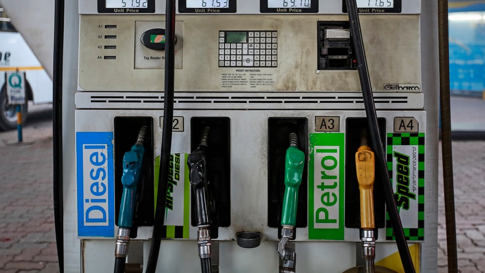 Tancadi cun distributur da benzin e diesel. 