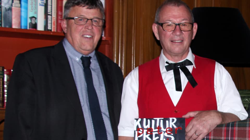 Il president communal da Vaz Aaron Moser (sanester) ed il purdader dal premi Peter Just.