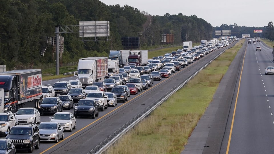 Colonna dad autos sin highway.