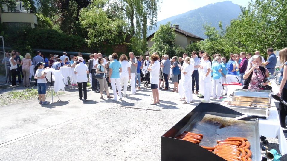 Persunas che gaudan in apero. 