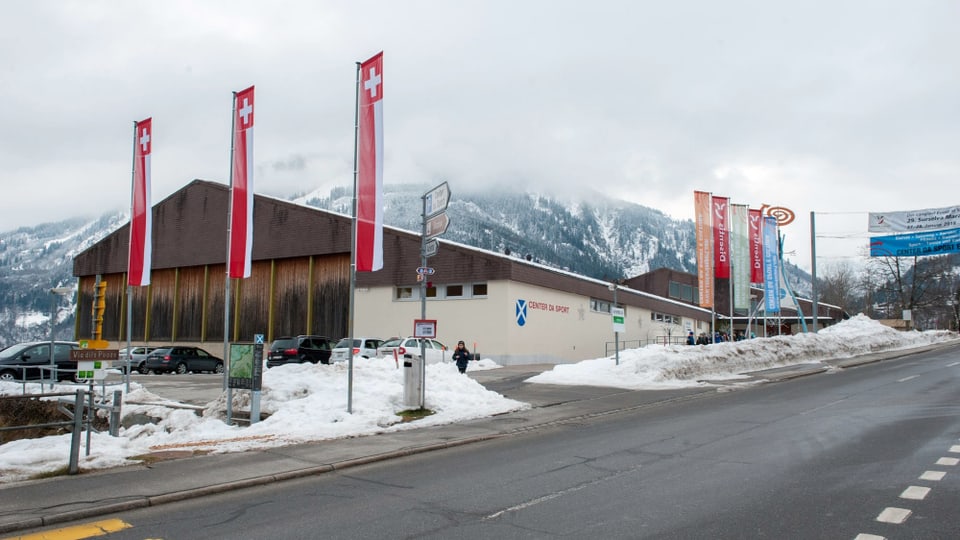 Purtret dal Center da sport a cultura a Mustér. 
