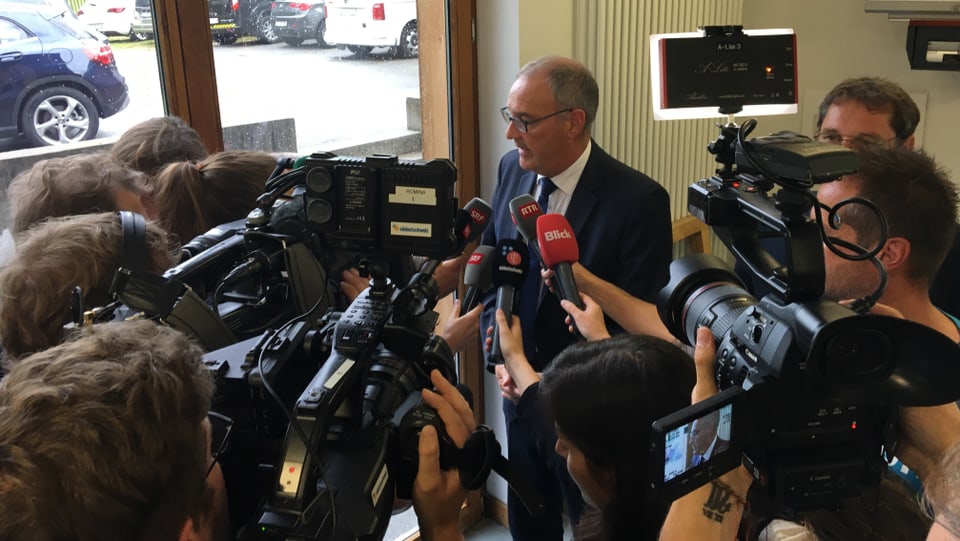 Cusseglier Federal Guy Parmelin ha anc da respunder ina u l'autra dumonda.