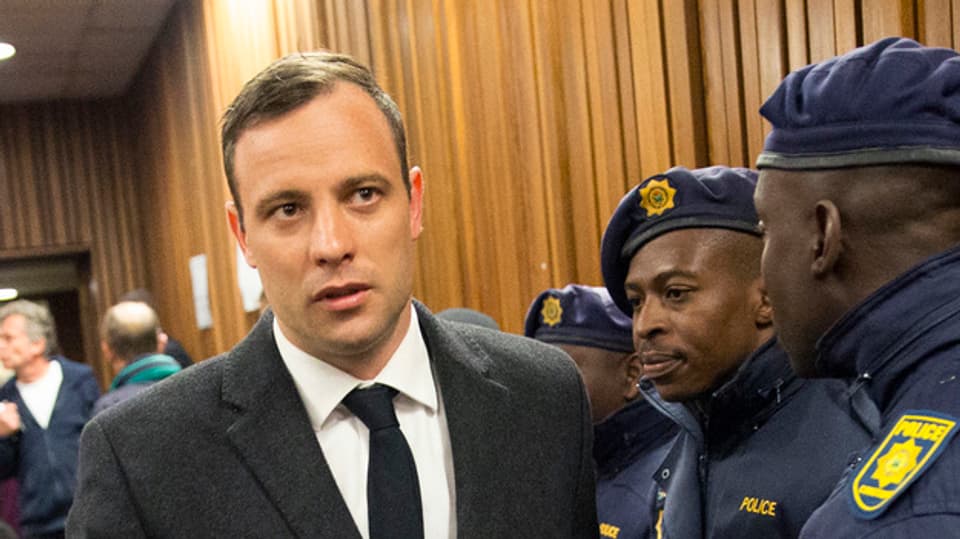 Oscar Pistorius arriva en la sala da dretgira.