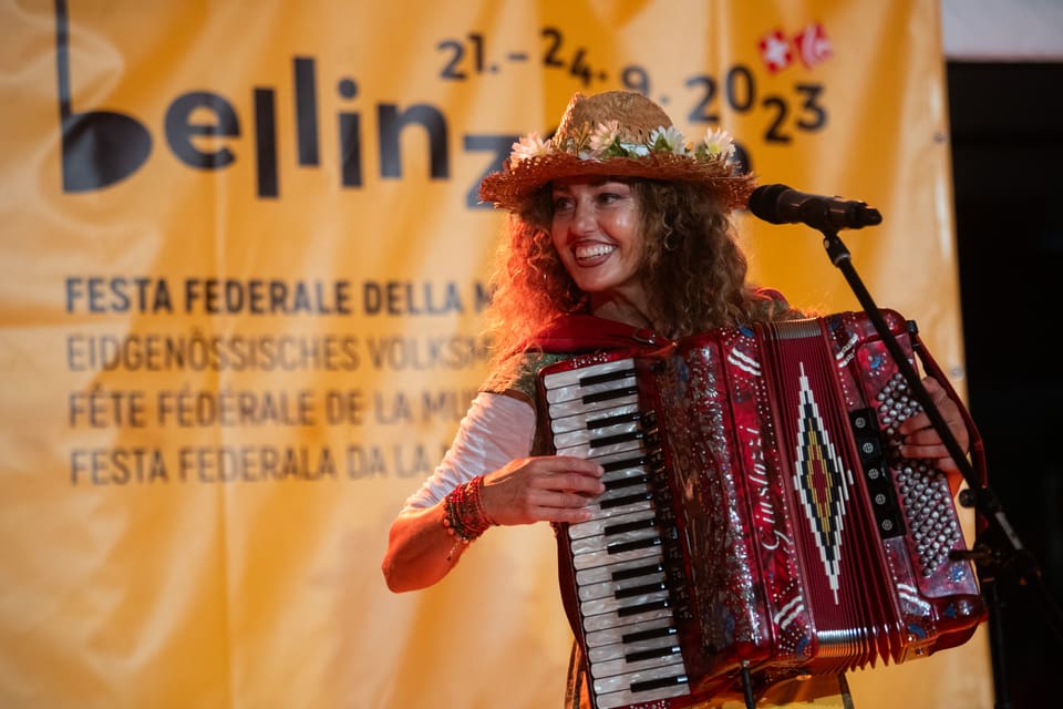 Eindrücke des ersten Festtages am Schweizerischen Volksmusikfest 2023 in Bellinzona.