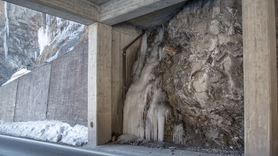 aua che entra en la gallaria e schela