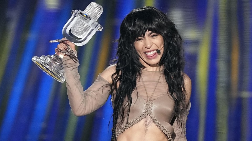 Loreen mit der ESC-Trophäe