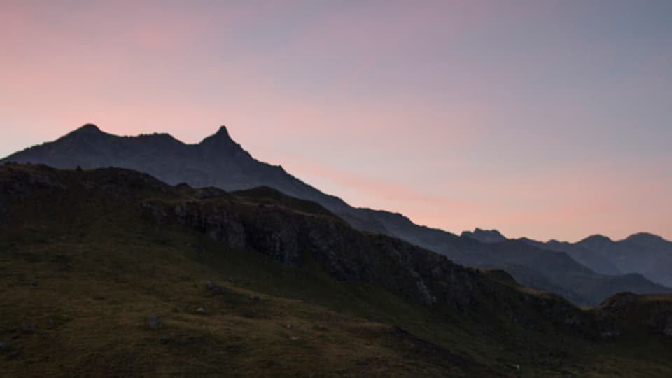 L'um da 62 onns è sa disgrazià durant transportar ses chamutsch a val.  