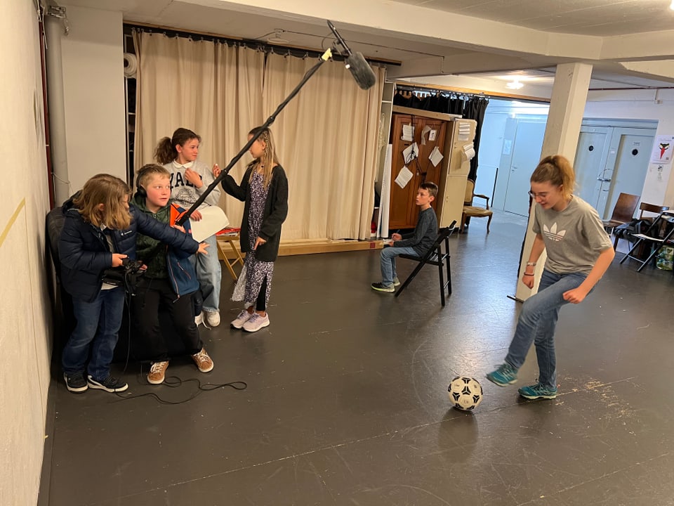 kinder drehen einen kurzfilm