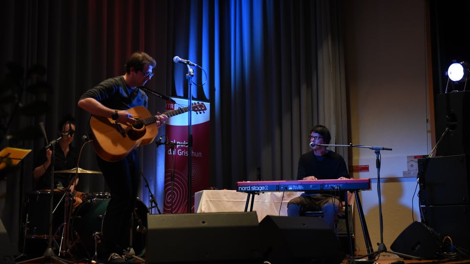 Curdin Nicolay e sia band Curdin Nicolay durant ses concert.
