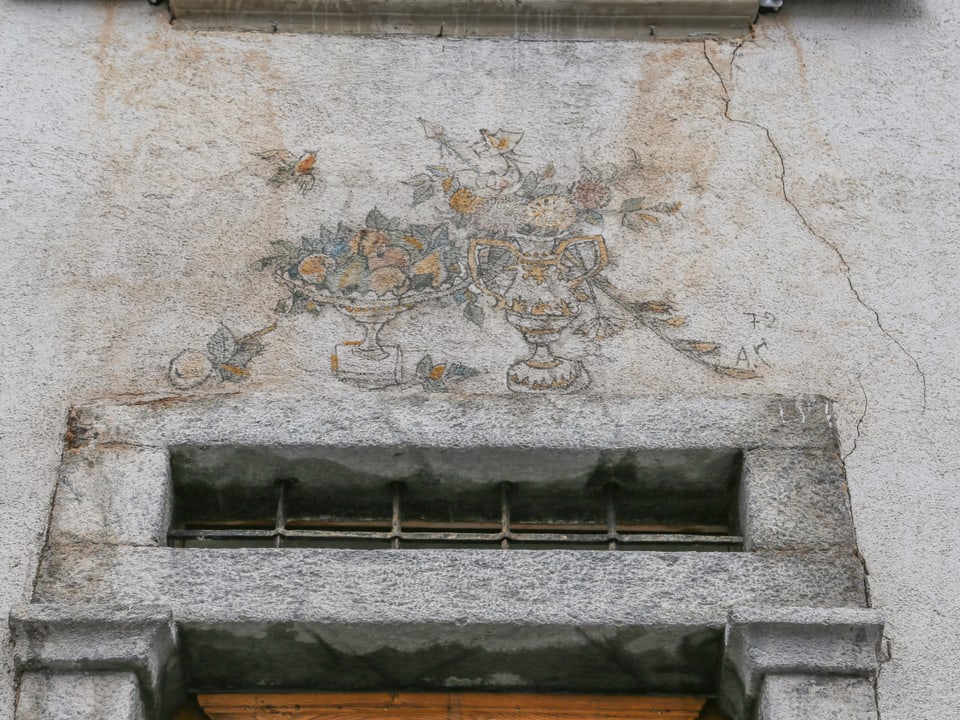 In maletg d'Alois Carigiet sur l'isch da la Casa Carigiet.