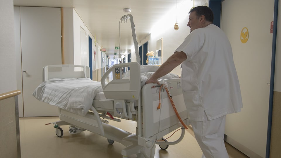 tgirunz stauscha in letg d'ospital en il suler