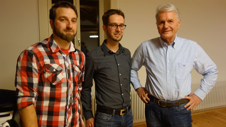 Ils frars Christoph ed Alexander Nadig, sco era Albert Mächler vulessan manar il nov Don Bosco (da sanester a dretg).