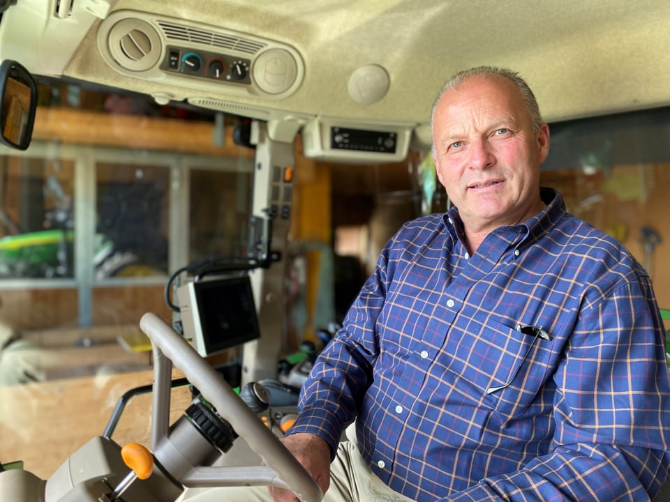 Gian Peter Niggli en ses tractor. 