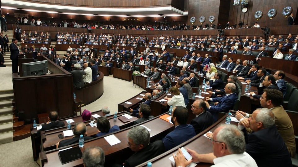 En il parlament tirc sesan 550 represchentants dal pievel. 