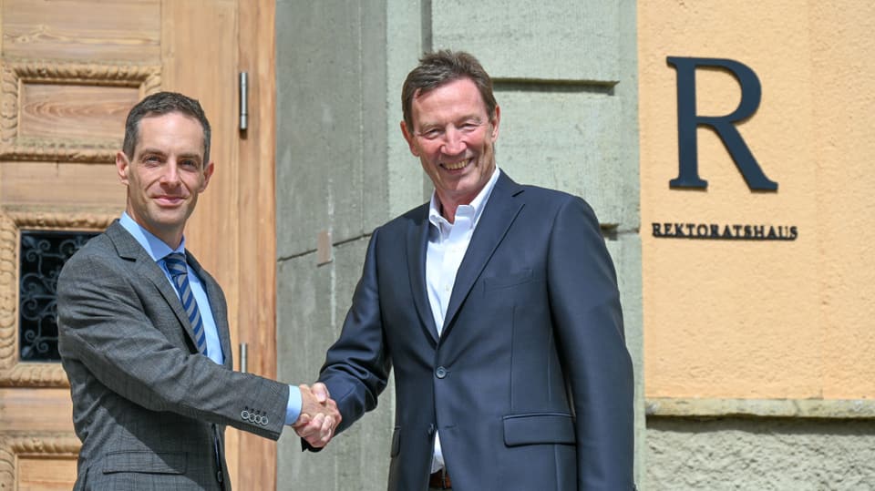 Stabübergabe am Lyceum Alpinum: Oliver Hartwright übernimmt von Beat Sommer als neuer Rektor