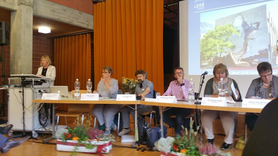 La presidenta da l’Uniun da magistraglia grischuna Sandra Locher declera co ch'ella less cumbatter per pajas pli autas per mussadras da scoletta.