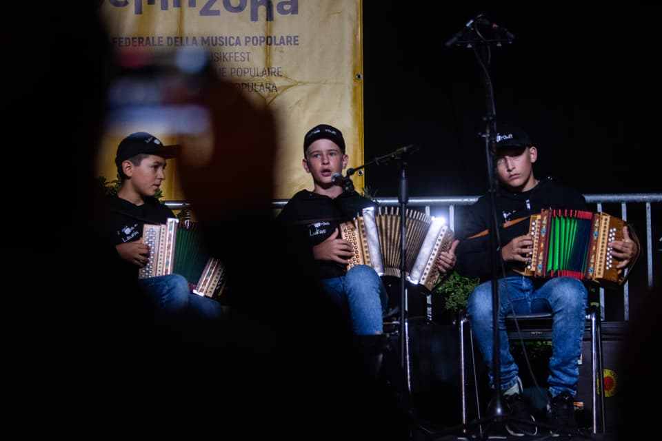 Eindrücke des ersten Festtages am Schweizerischen Volksmusikfest 2023 in Bellinzona. Hier mit Prättigauer Power