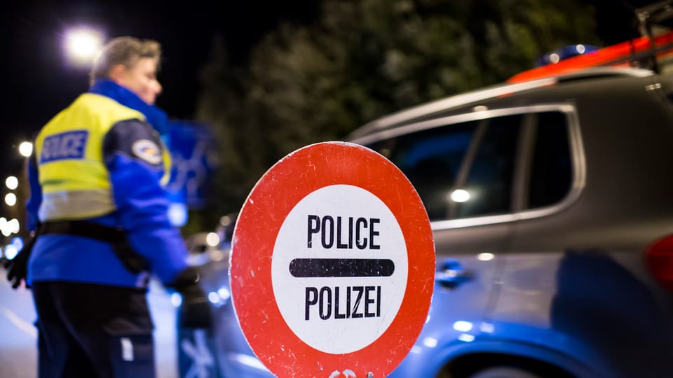 Controlla da traffic: Ils automobilists sa tegnan para pli fitg vi dal tempo inditga.