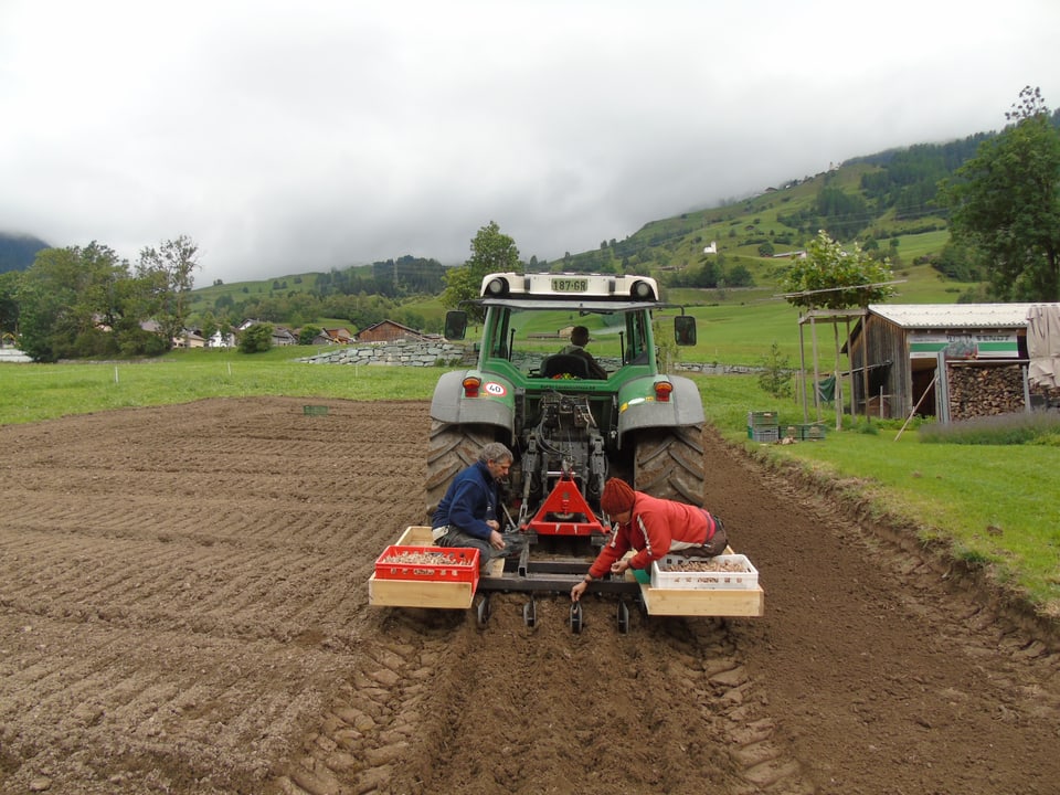 Tractor cun char annex.