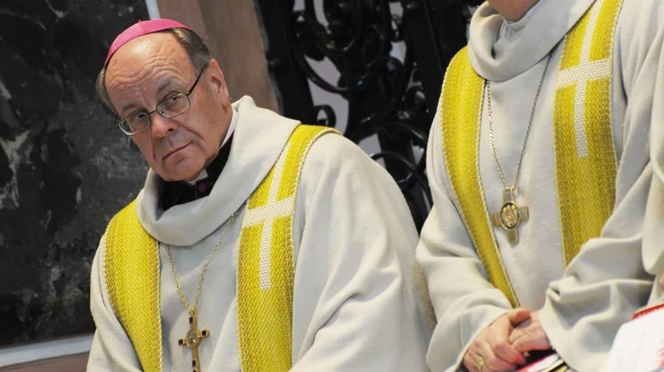 L'uvestg Vitus Huonder durant la messa.
