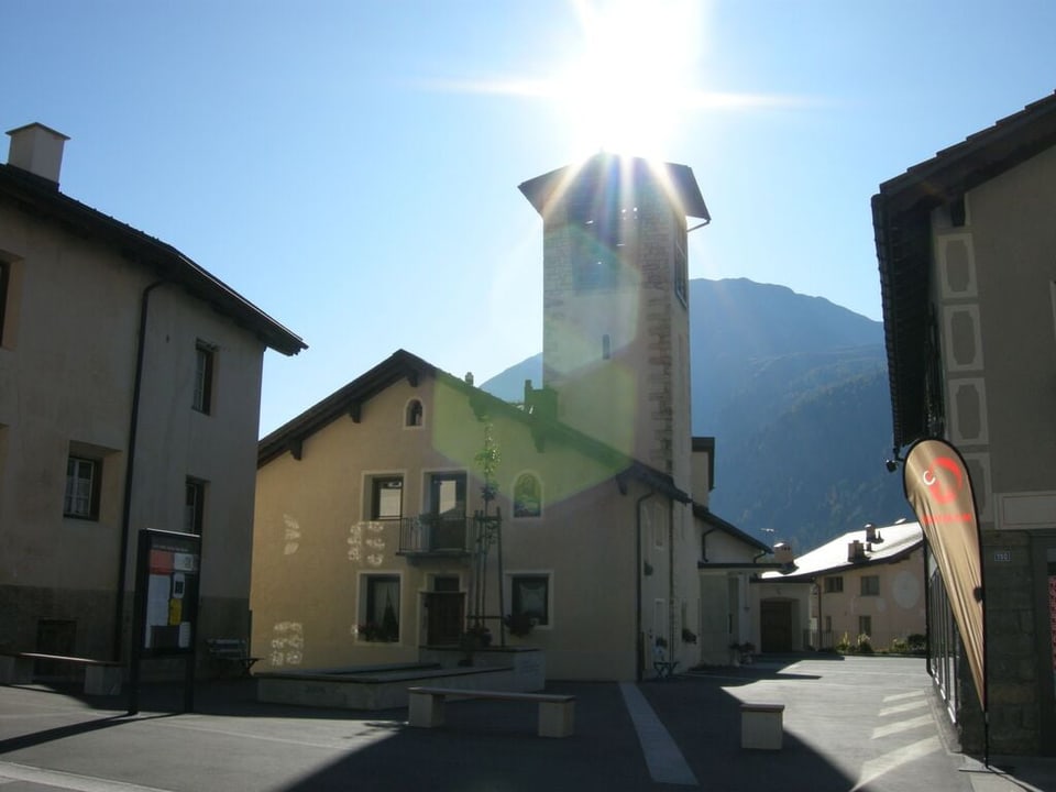 Die katholische Kirche San Spiert inmitten von Pontresina.