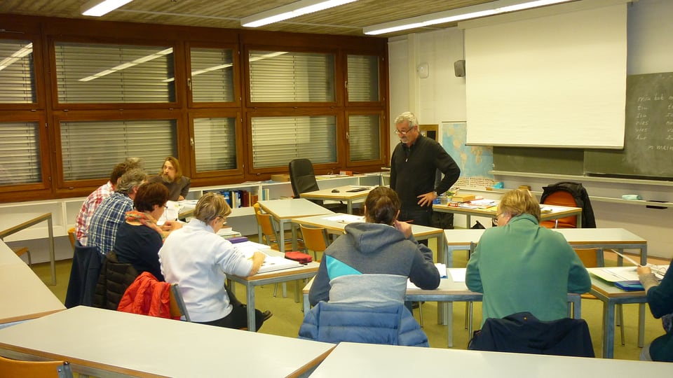 Collavuraturs da la claustra da Mustér durant il curs da rumantsch