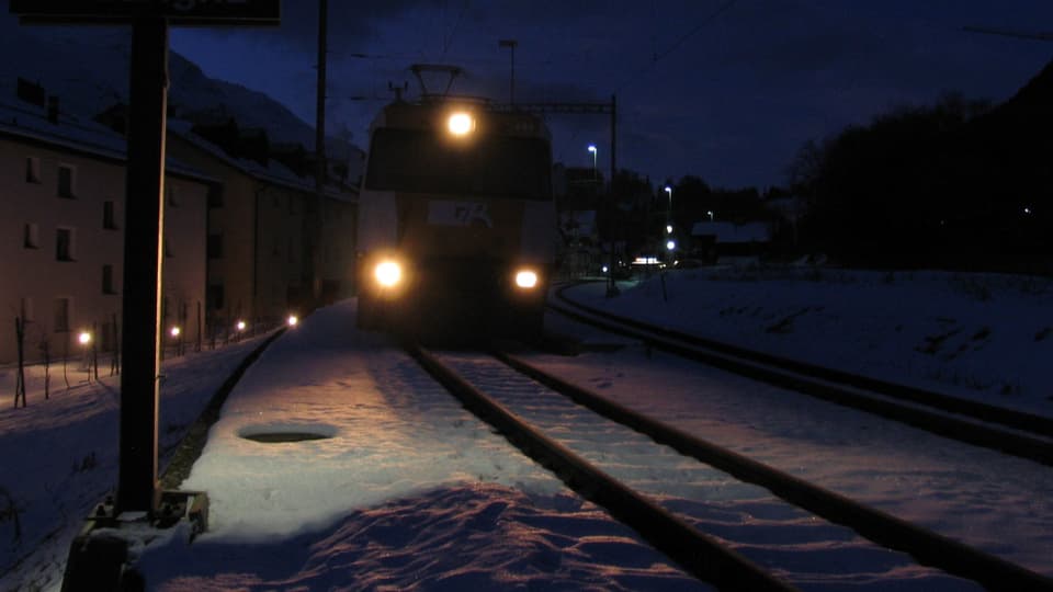 tren durant la notg.
