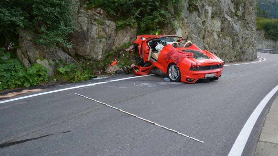 L'auto ch'è siglì en il grip.