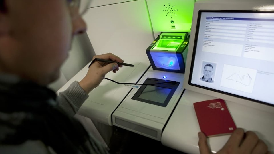 Um registrescha datas persunalas per in  nov pass svizzer