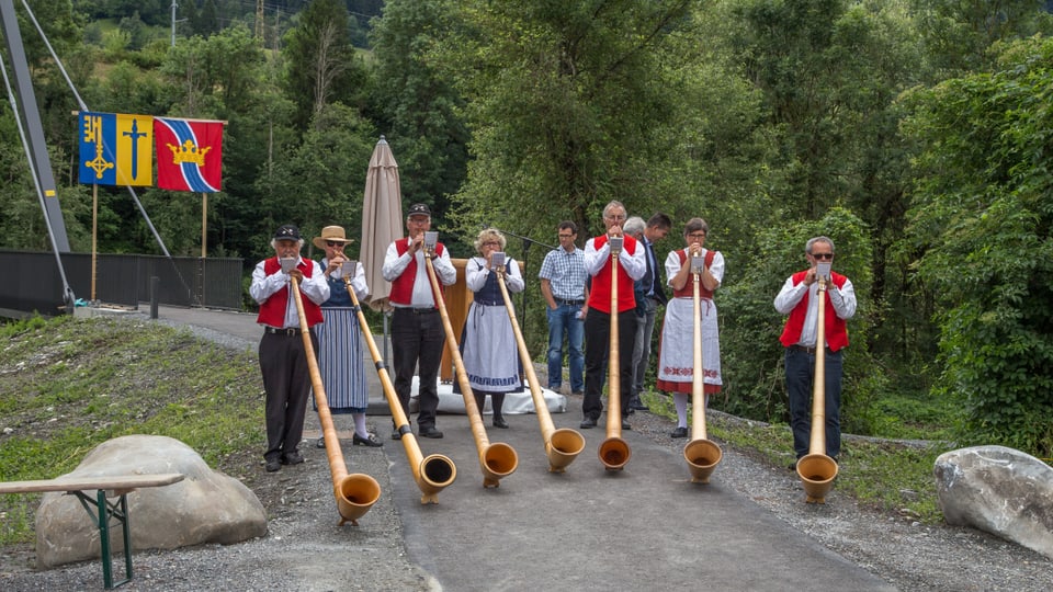 Musica suna per l'inauguraziun.