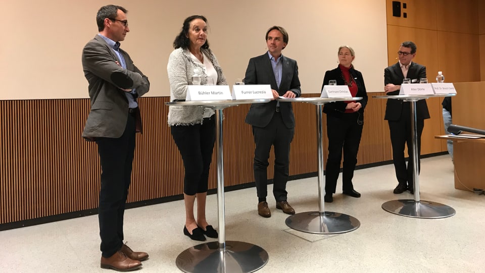 Discussiun da podi cun  Martin Bühler, Lucrezia Furrer, Christian Gartmann, Dörte Aller e professer docter David Bresch.