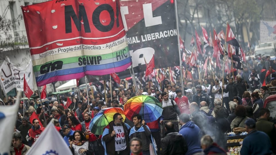 Anc ina giada ils demonstrants.
