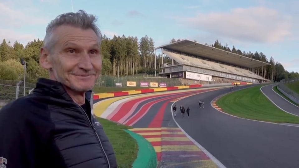 Pieder Decurtins vor der legendären Rennkurve Eau Rouge.