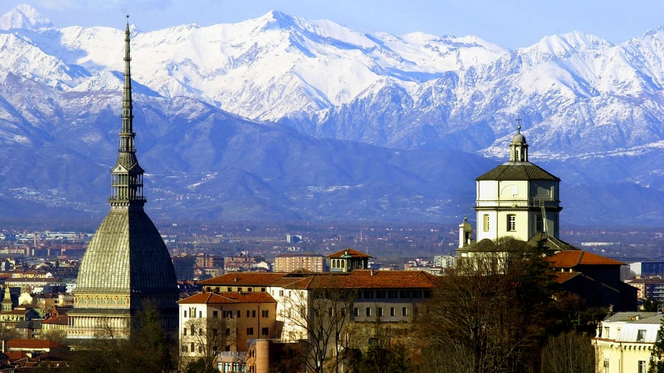 Vista da Turin e davostiers las alsp cuvridas cun naiv.