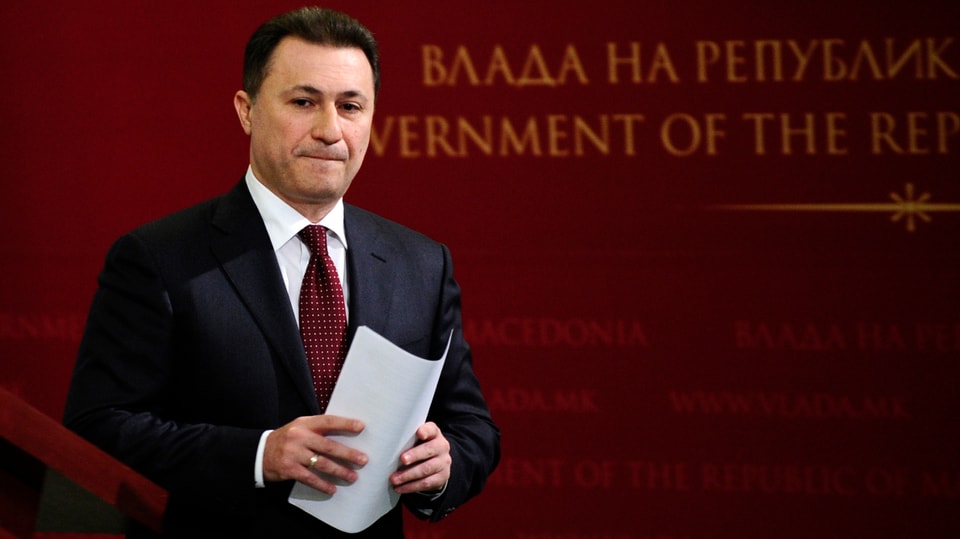 Il primminister da la Macedonia Nikola Gruevski davant in fund cotschen.