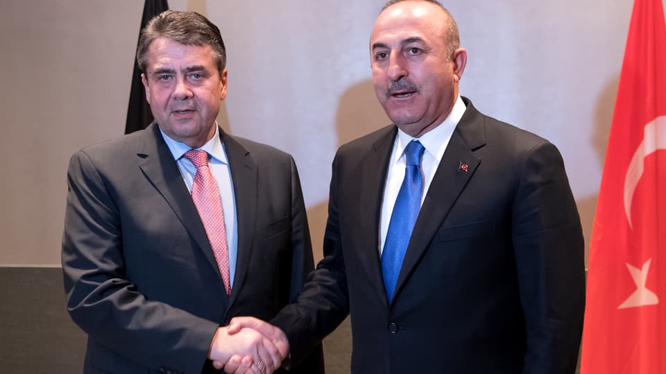 Ministers da l'exteriur da la Germania e la Tirchia.
