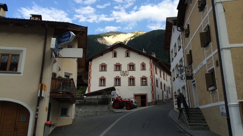 Schais davent da la plazza centrala a Sta. Maria