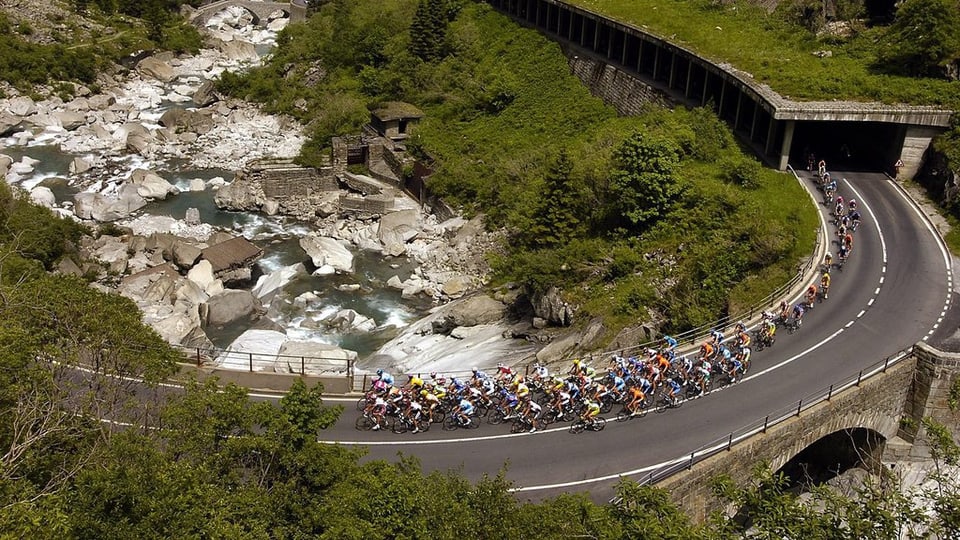L’onn 2005 ha il Tour de Suisse traversà la Chavorgia da la Scalina.