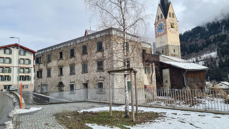 Die Casa Carigiet in Trun ist das Geburtshaus von Alois und Zarli Carigiet, im 2019 ist es abgebrannt. 