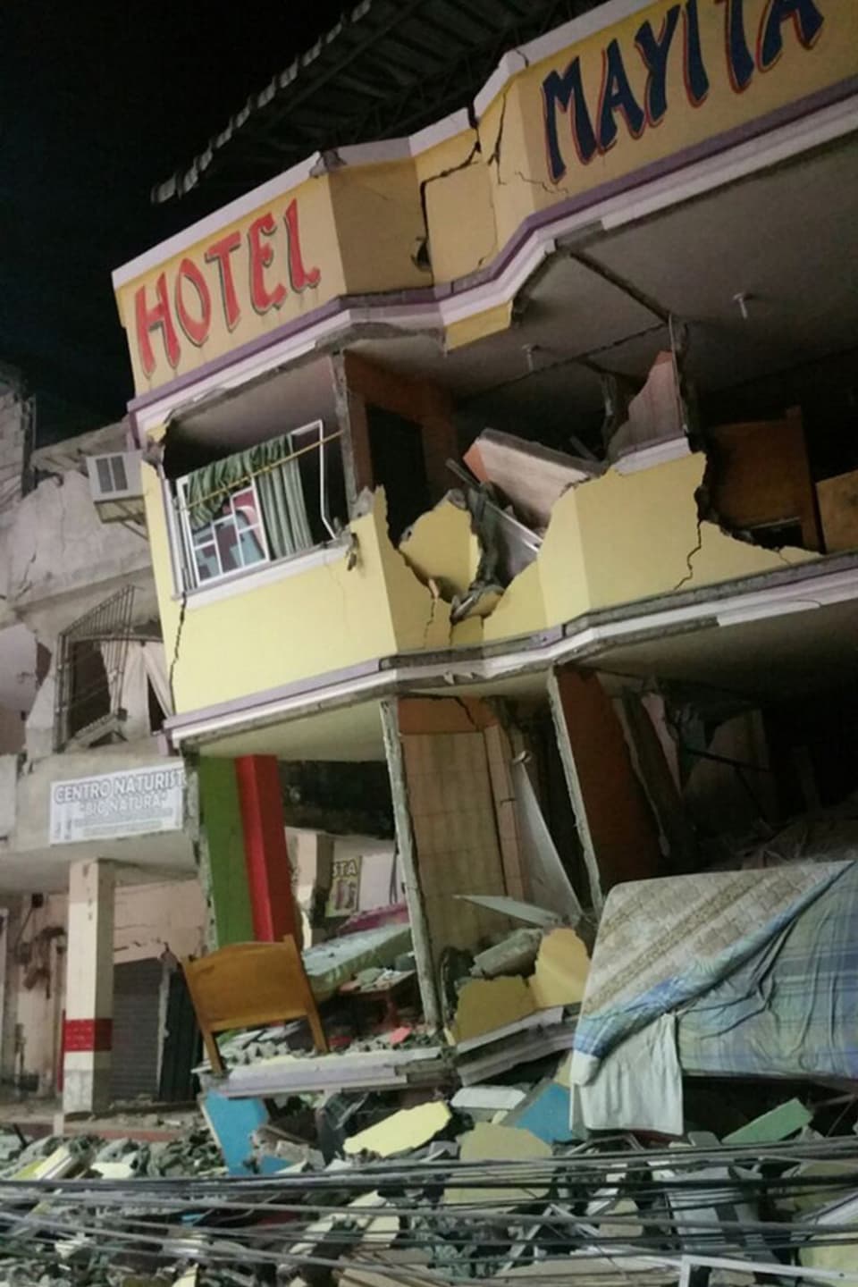 In hotel ch'è vegnì donnegià dal terratrembel.