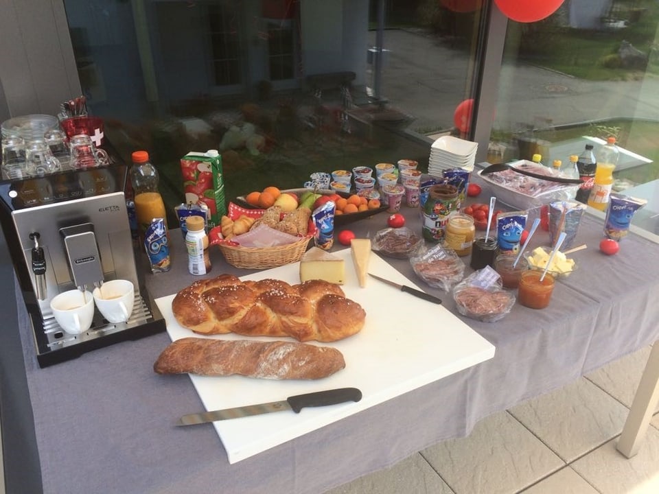 Bunas chaussas classicas d'in brunch da prim d'avust.